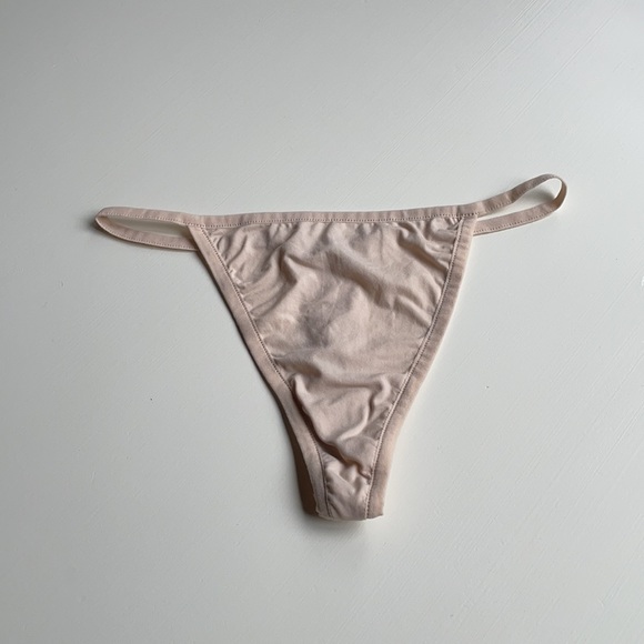 Victoria’s Secret | Basic Nude Thong | M - Picture 1 of 8